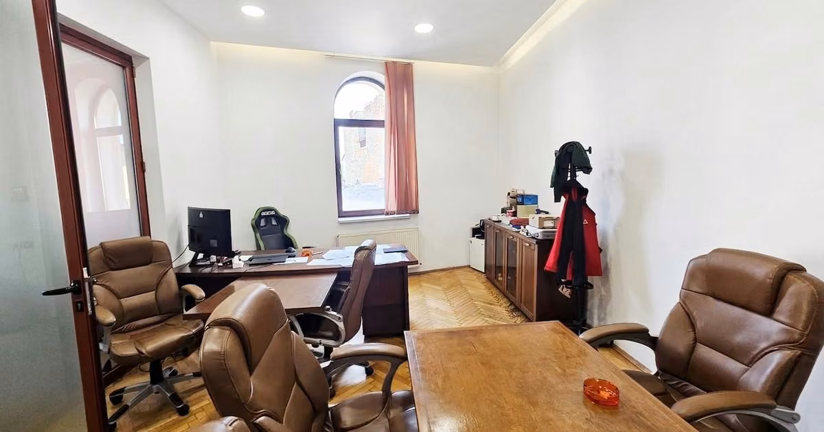 Casă de vânzare cu 20 camere în zona Ștefan cel Mare, Sector 2