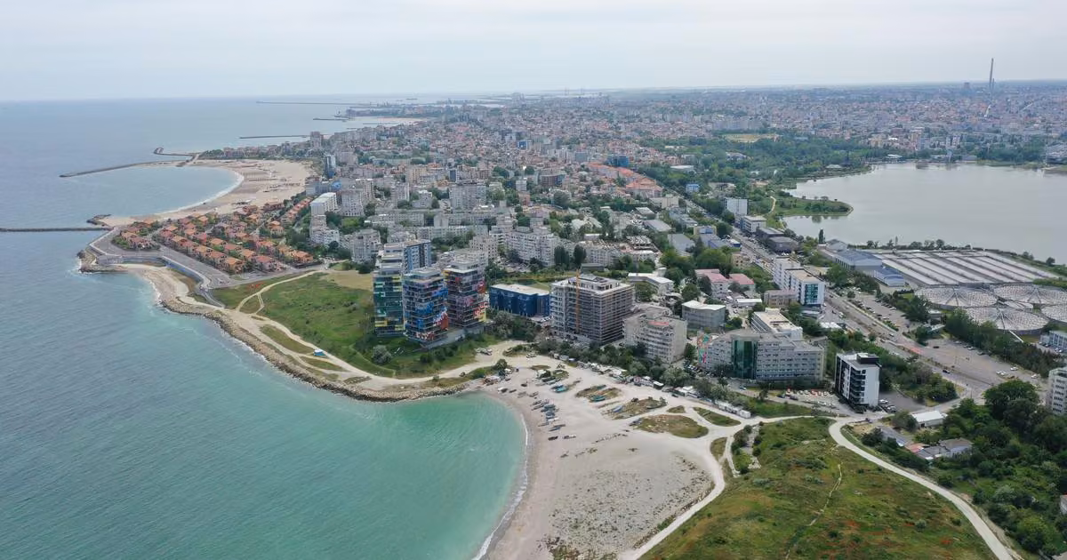 Apartament de vânzare cu 2 camere, mobilat în zona Faleza Nord, Constanța