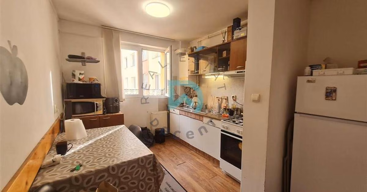 Apartament de vânzare cu 3 camere, mobilat în zona Griviței, Brașov