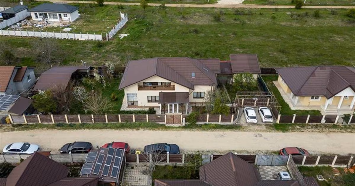 Casă individuală de vânzare cu 4 camere în Domnești