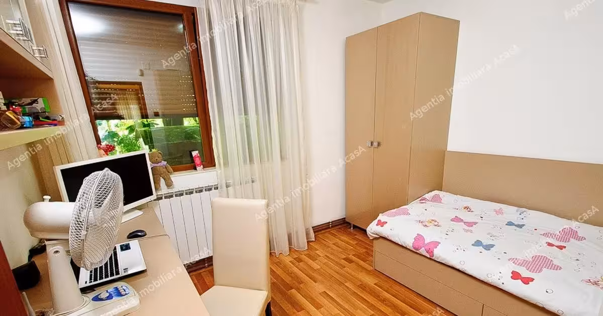 Apartament de vânzare cu 3 camere în zona Mazepa 1, Galați