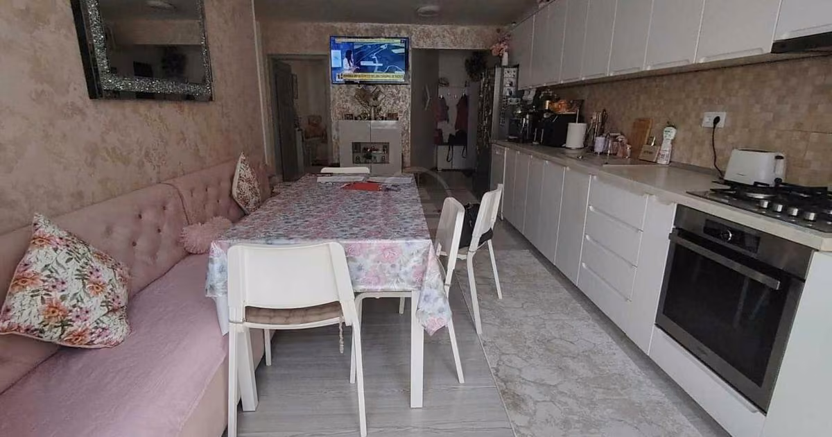 Apartament de vânzare cu 3 camere, mobilat în Florești