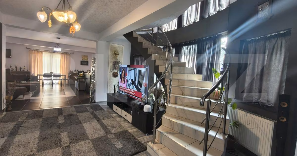 Casă individuală de vânzare cu 8 camere, mobilată în zona Păcurari, Iași