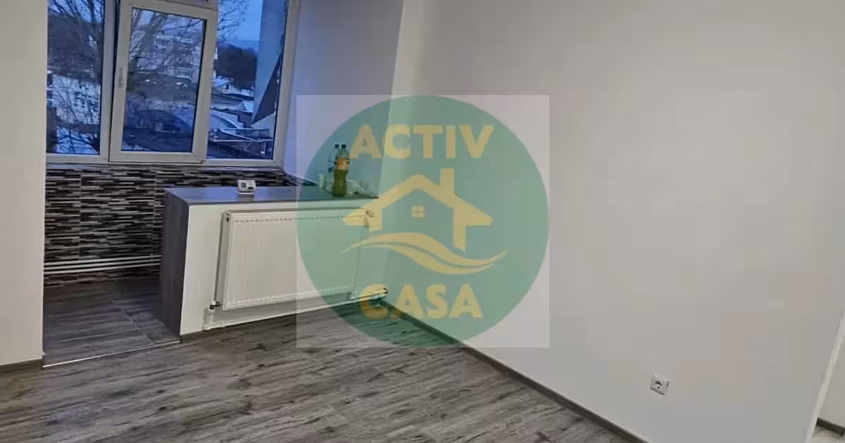 Apartament de vânzare cu 3 camere în Roman