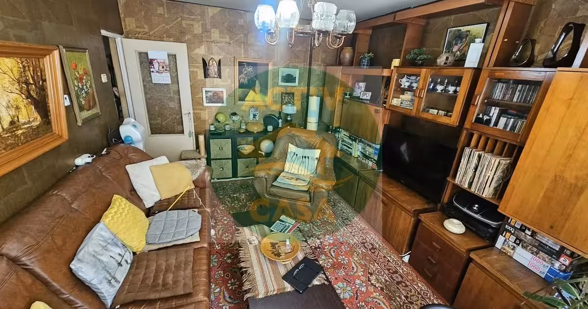 Apartament de vânzare cu 3 camere în Roman