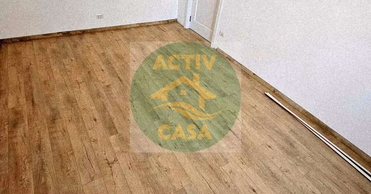 Apartament de vânzare cu 3 camere în Roman