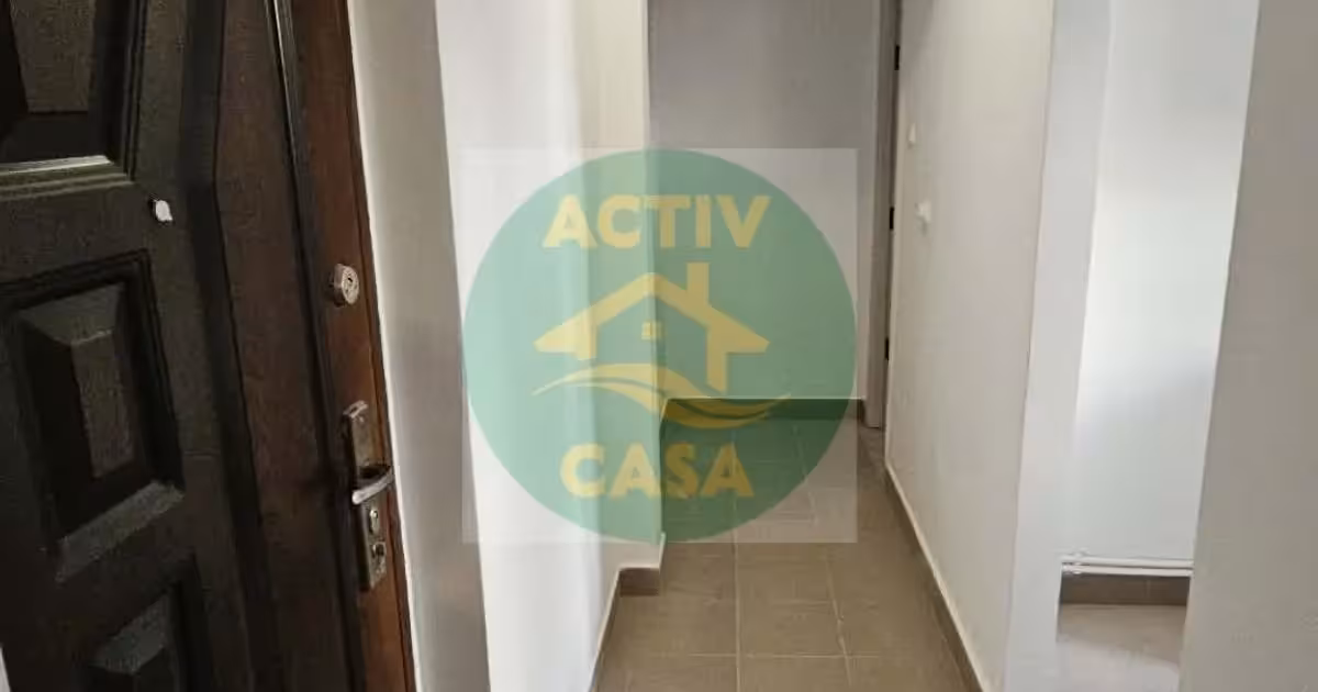 Garsonieră de vânzare în Roman