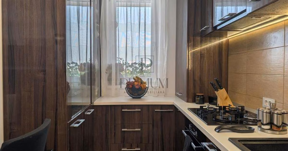 Apartament de vânzare cu 3 camere, mobilat în Giroc