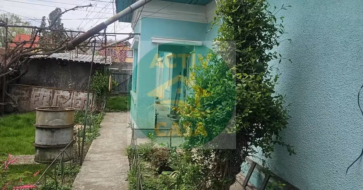 Casă de vânzare cu 4 camere în Roman