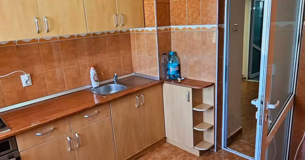 Apartament de vânzare cu 3 camere în Roman