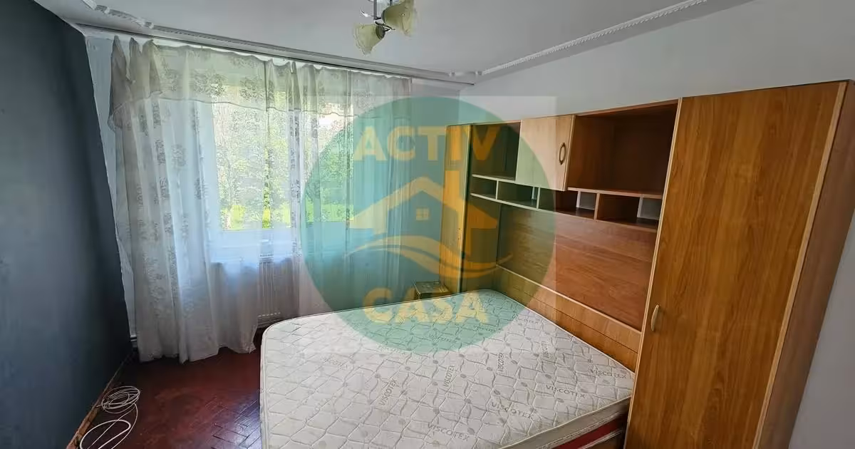 Apartament de vânzare cu 3 camere în Roman