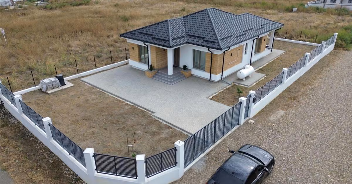 Casă individuală de vânzare cu 4 camere în zona Exterior Nord, Focșani