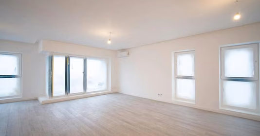 Apartament Titan