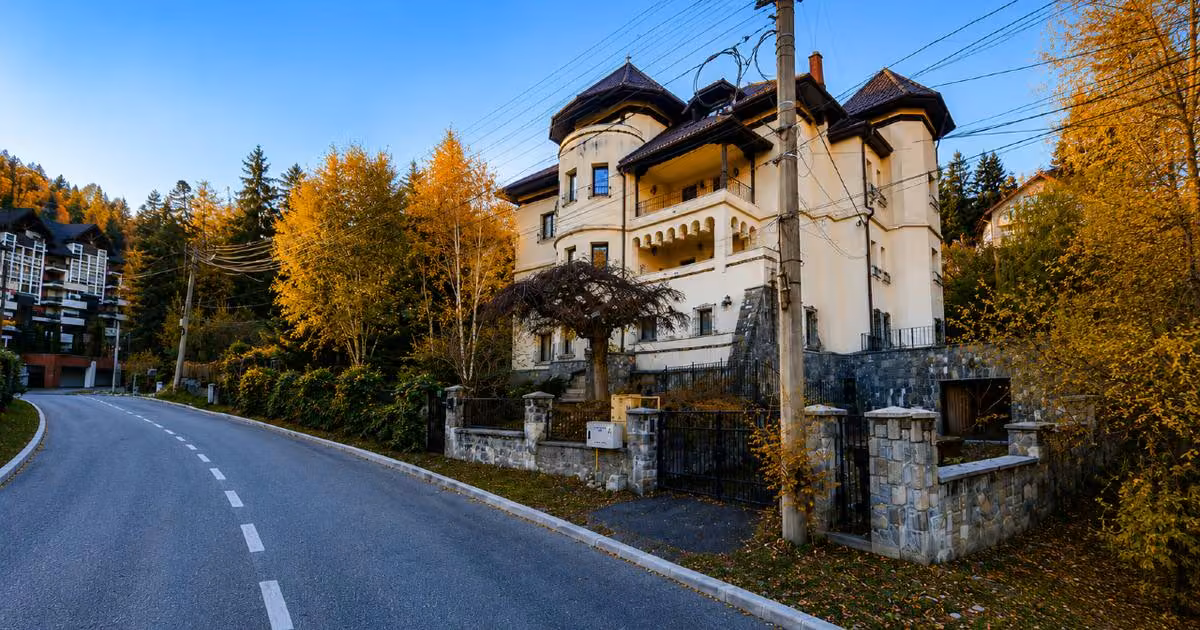 Apartament de vânzare cu 2 camere, mobilat în Sinaia