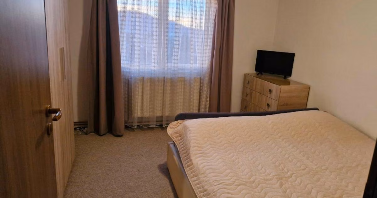 Apartament de vânzare cu 3 camere, mobilat în Ghimbav