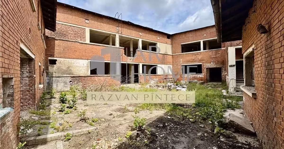 Spațiu comercial de vânzare de 1,570 mp, în zona Central, Ploiești