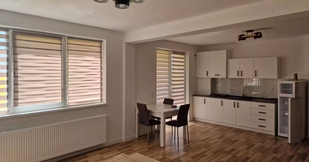 Apartament de vânzare cu 3 camere în zona Exterior Vest, Suceava