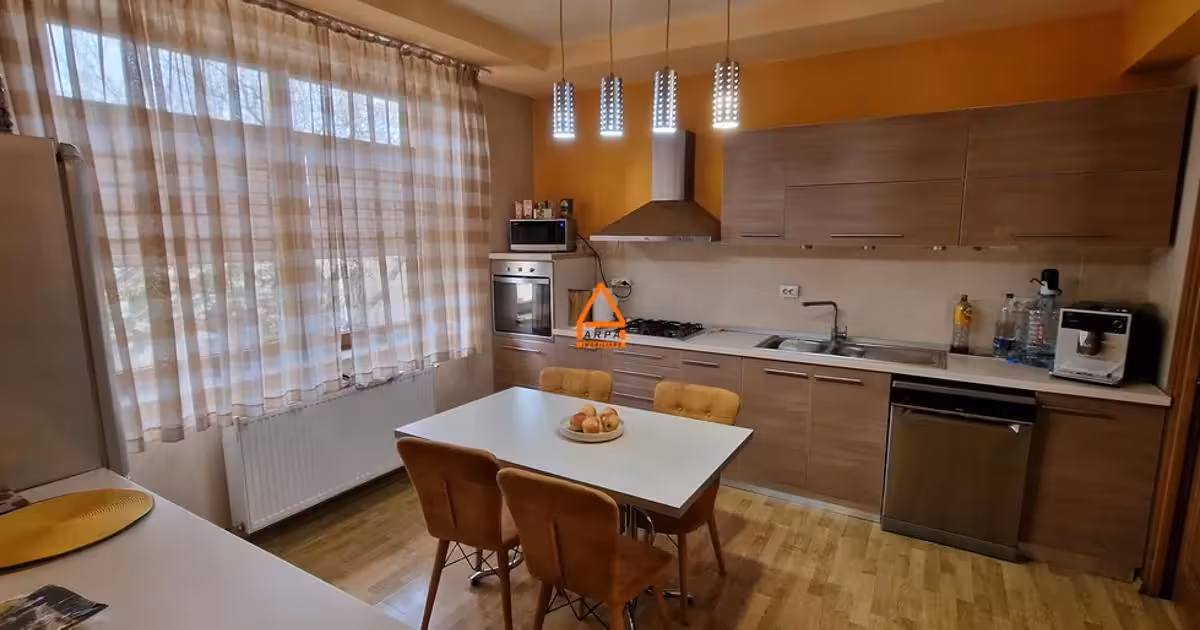 Casă individuală de vânzare cu 5 camere, mobilată în zona Bucium, Iași