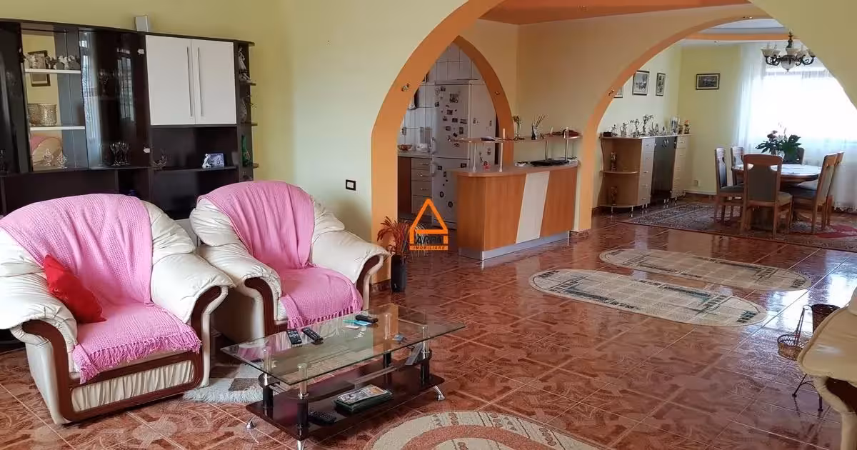 Casă individuală de vânzare cu 4 camere în zona Bucium, Iași