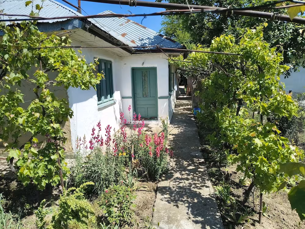 Casa de vânzare și teren, 300 mp, Călărași, strada Poeniței