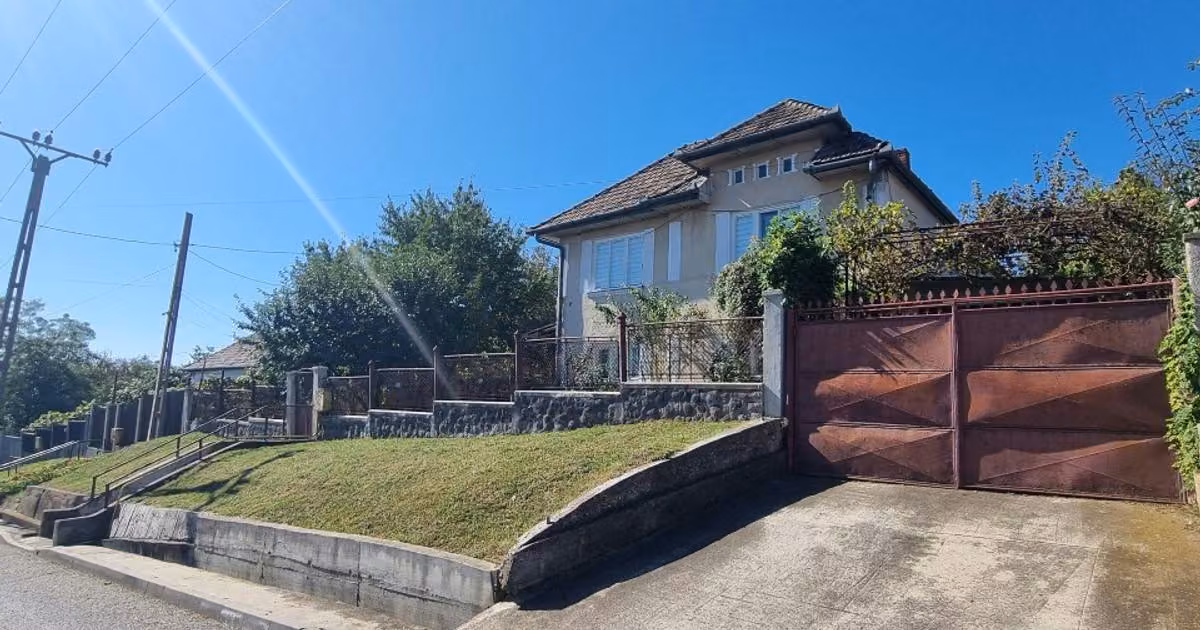 Casă individuală de vânzare cu 4 camere, mobilată în Târnăveni