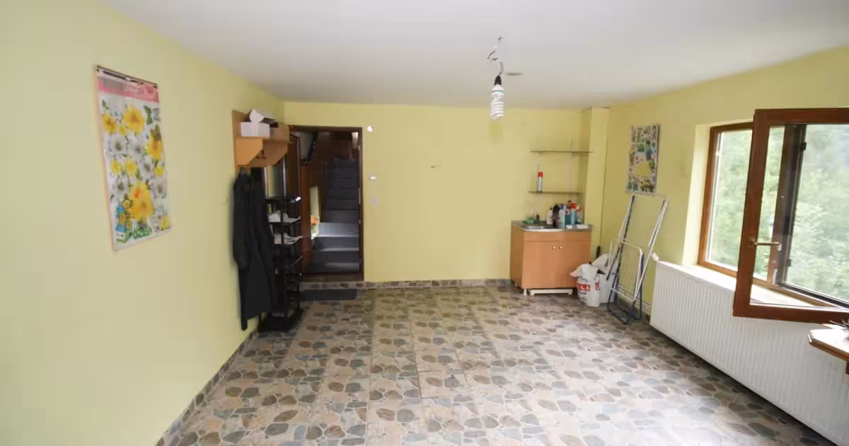 Casă individuală de vânzare cu 8 camere, mobilată în Sinaia