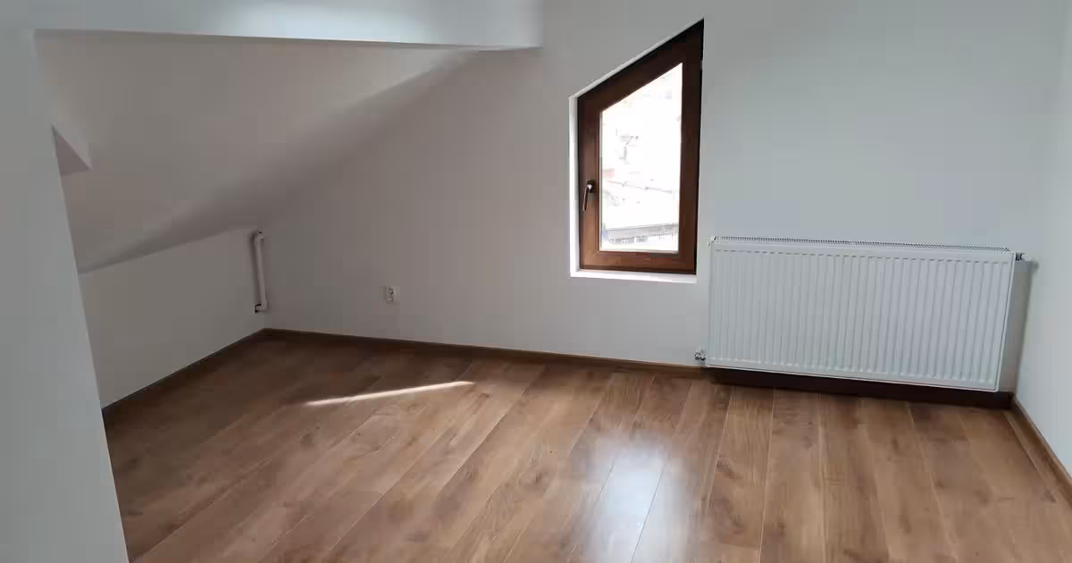 Apartament de vânzare cu 2 camere, mobilat în Bușteni