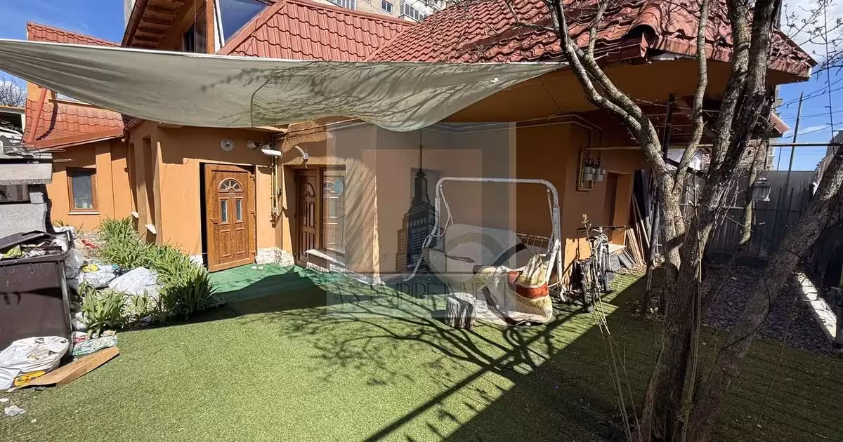 Casă individuală de vânzare cu 10 camere, mobilată în zona Astra, Brașov