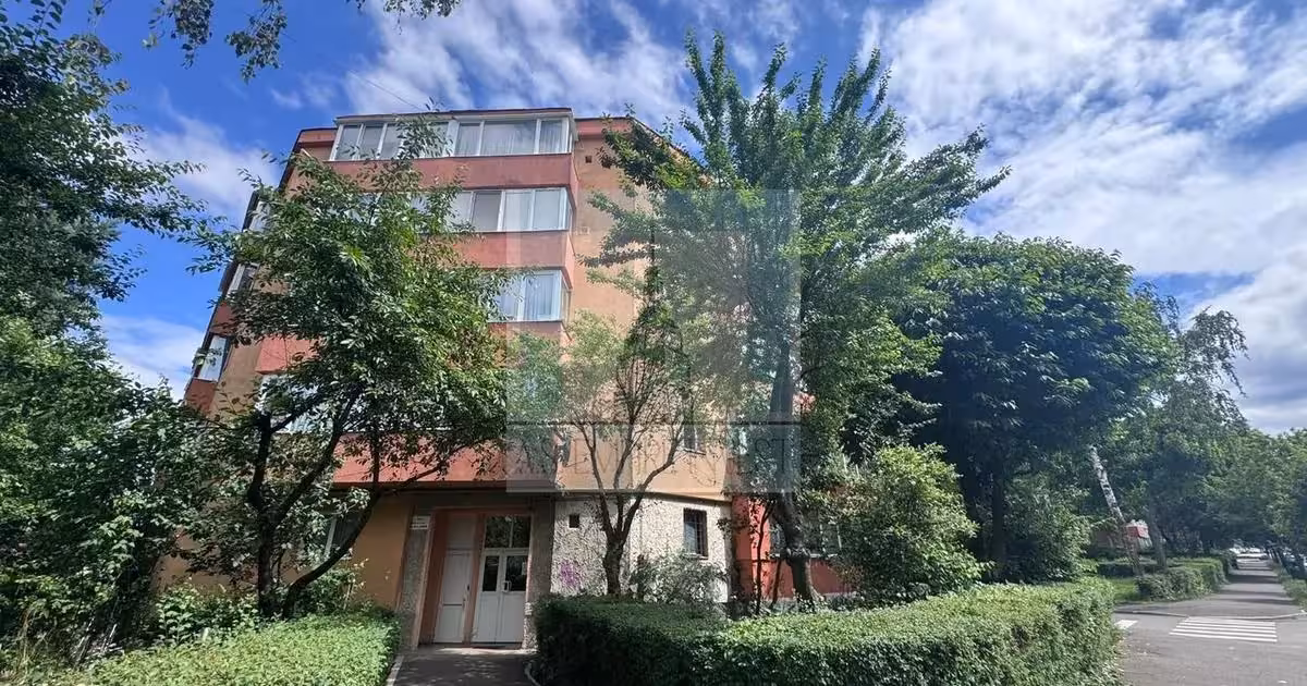 Apartament de vânzare cu 2 camere în zona Tractorul, Brașov
