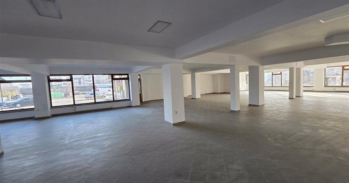 Spațiu comercial de vânzare de 757.6 mp, în zona Burdujeni, Suceava