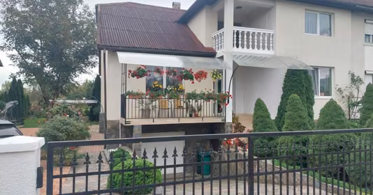 Apartament Crăciunești