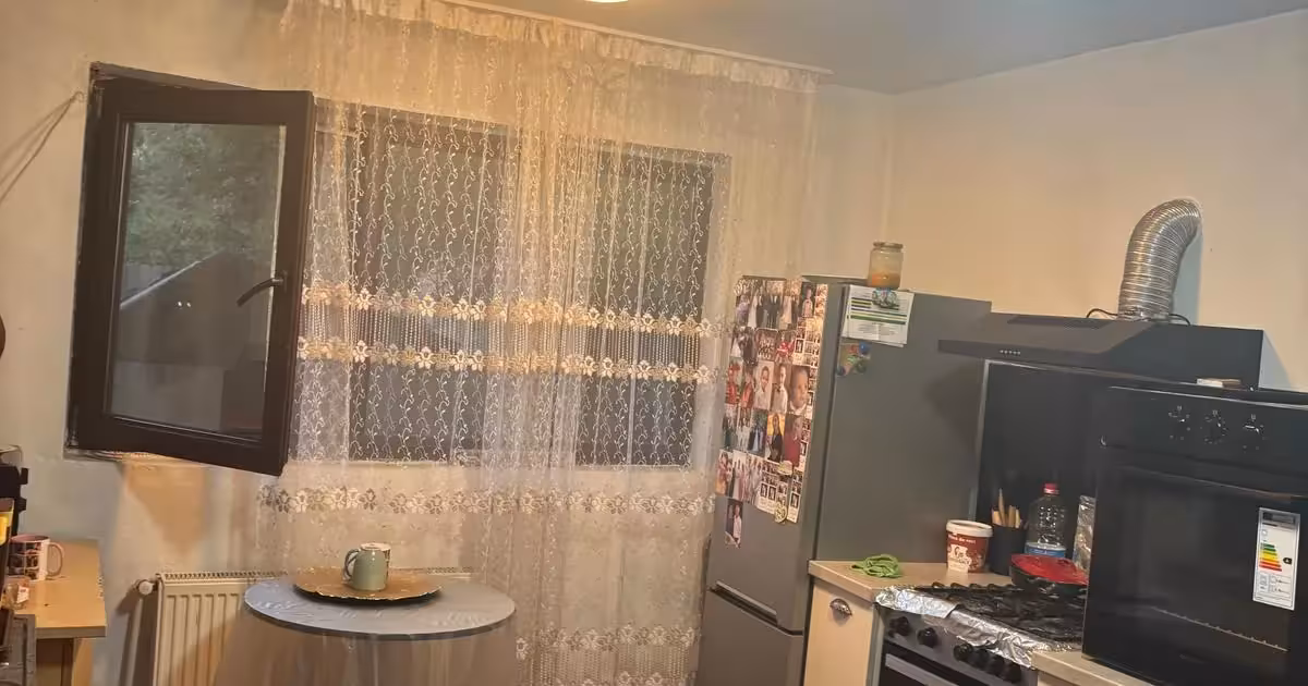 Casă de vânzare cu 7 camere în Chitila