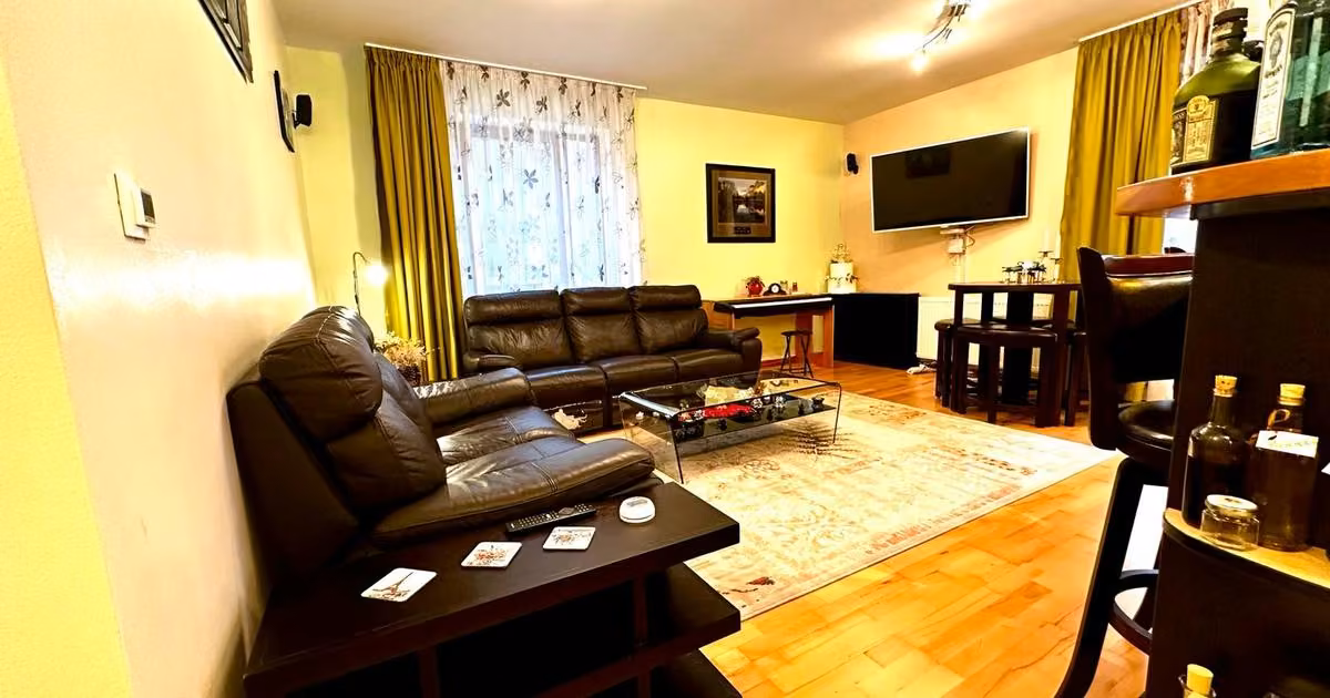 Apartament de vânzare cu 3 camere în Sinaia