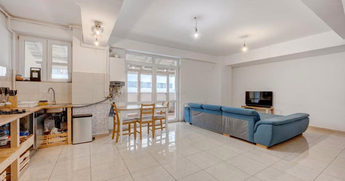 Apartament de vânzare cu 4 camere, mobilat în zona Titan, Sector 3
