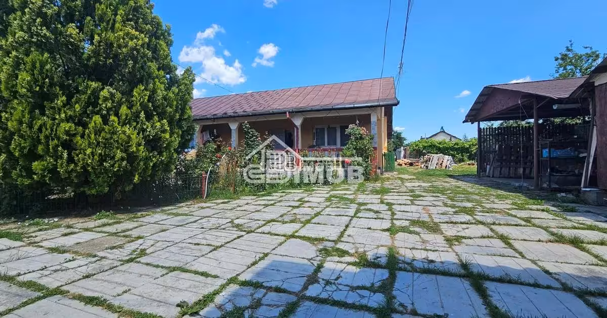 Casă individuală de vânzare cu 3 camere în Mircea Vodă