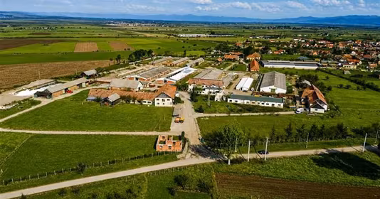 Spațiu comercial Exterior Est