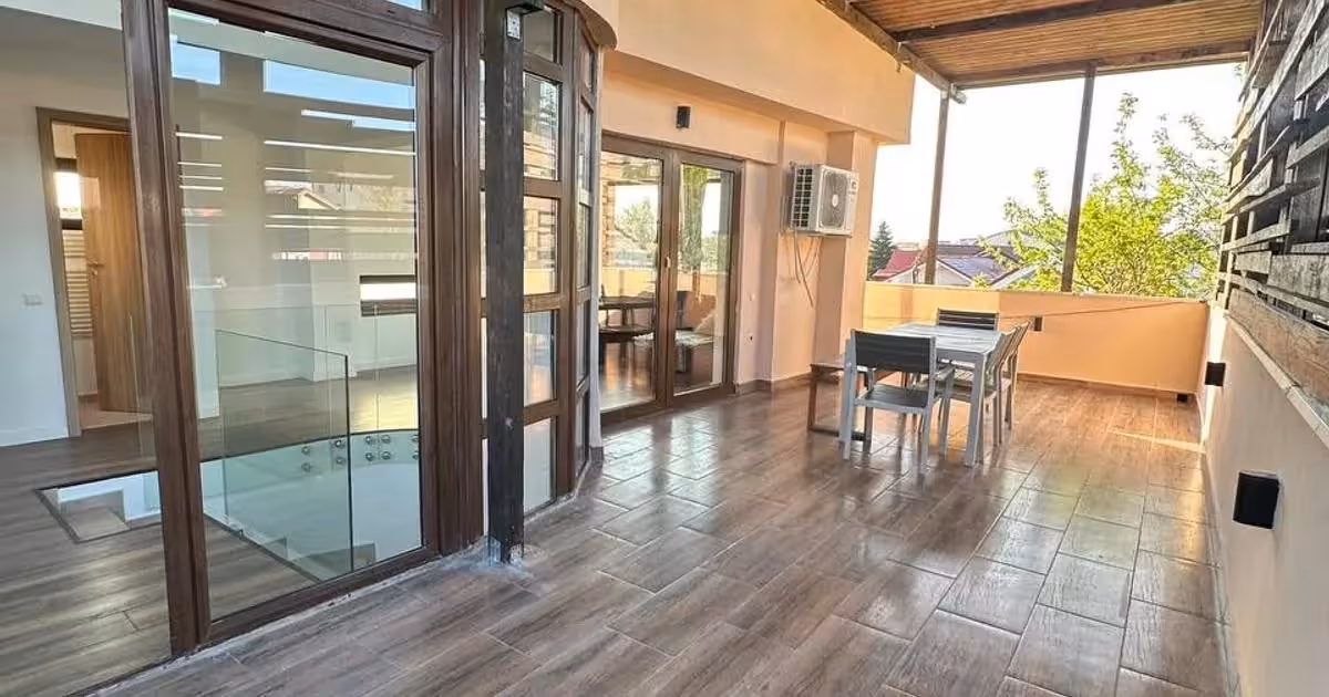 Casă de vânzare cu 4 camere în zona Băneasa, Sector 1