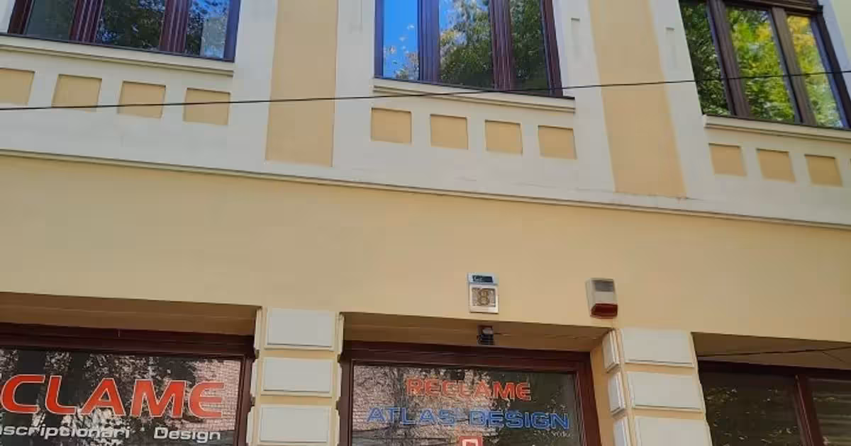 Casă individuală de vânzare cu 16 camere în zona Central, Bistrița