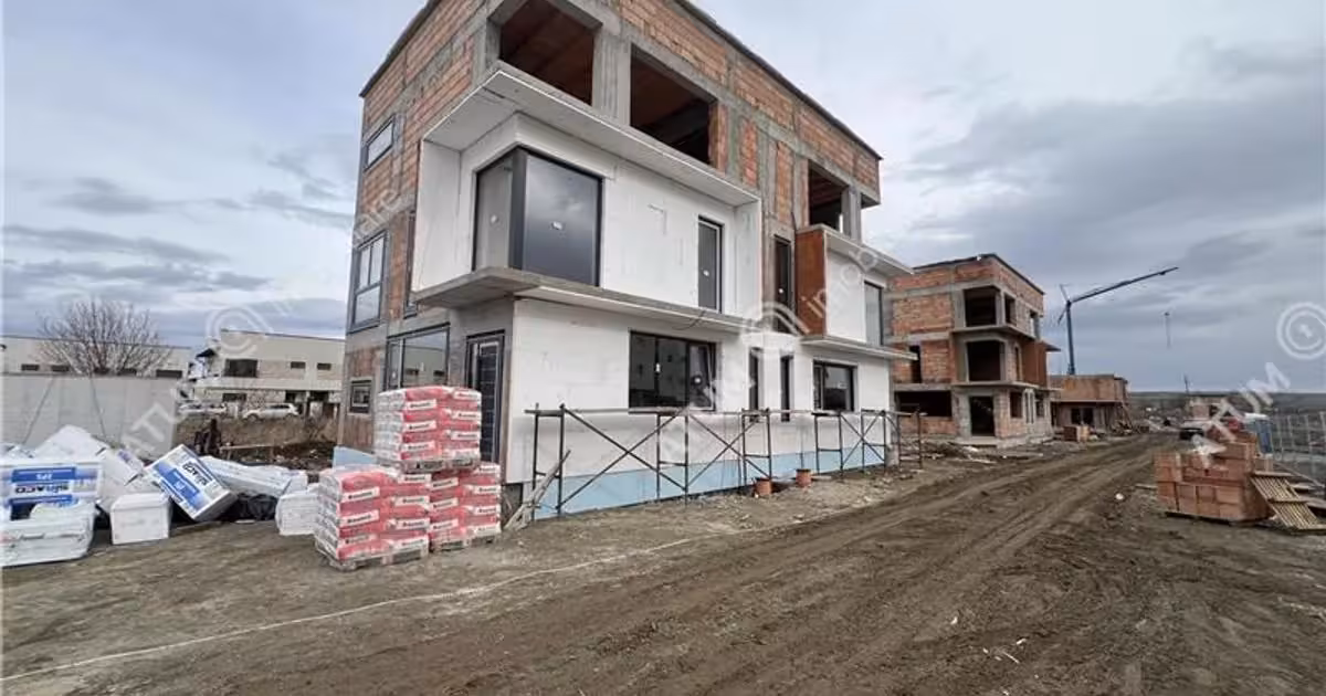 Duplex de vânzare cu 4 camere în Șelimbăr