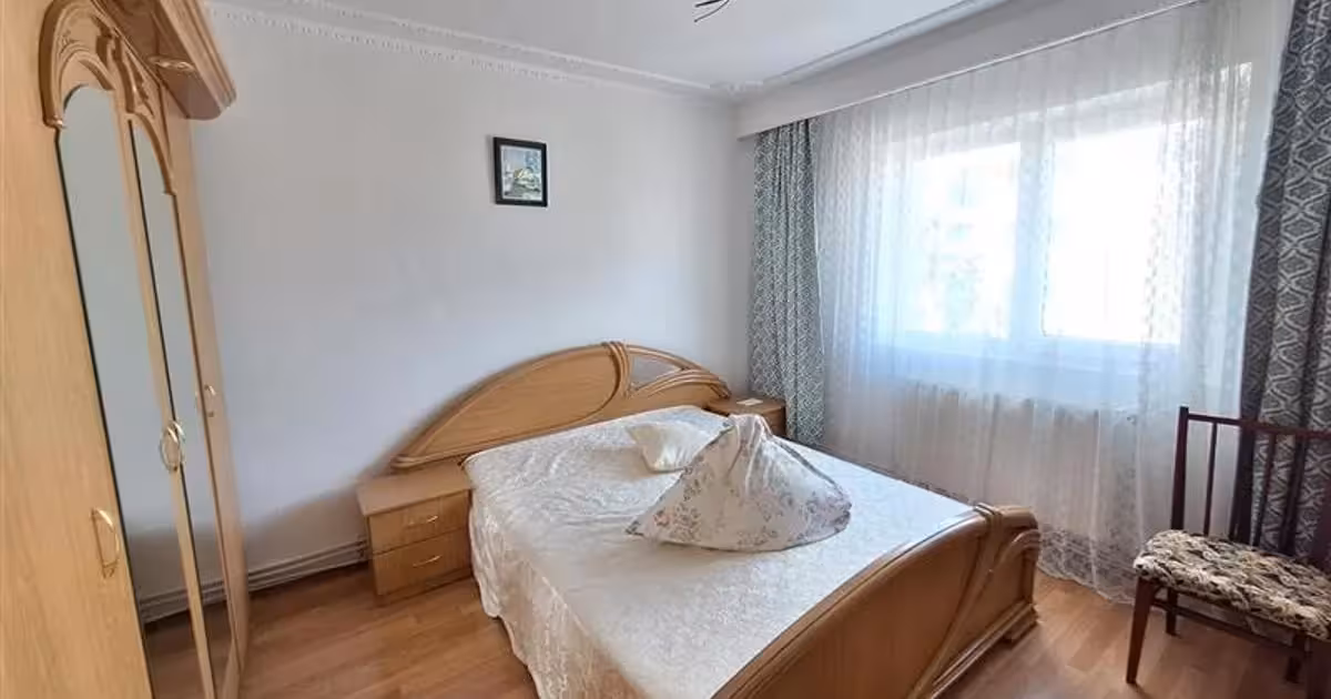 Apartament de vânzare cu 3 camere în zona Nord, Bacău