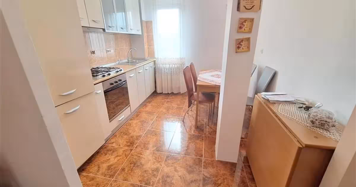 Apartament de vânzare cu 2 camere în zona Narcisa, Bacău