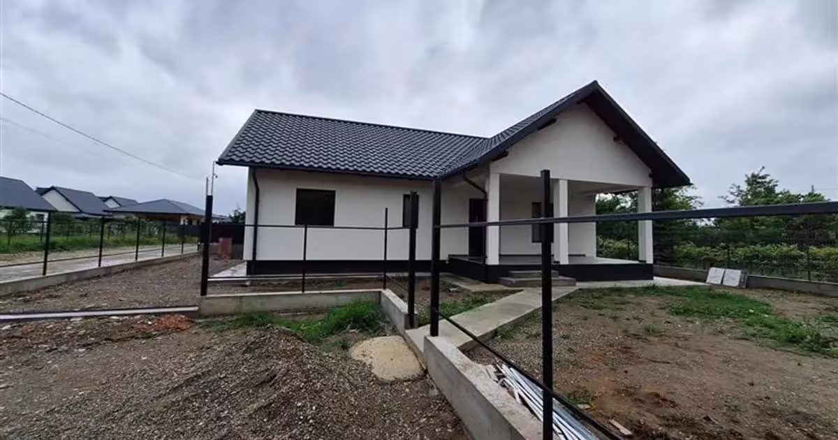 Casă individuală de vânzare cu 4 camere în zona 9 Mai, Bacău