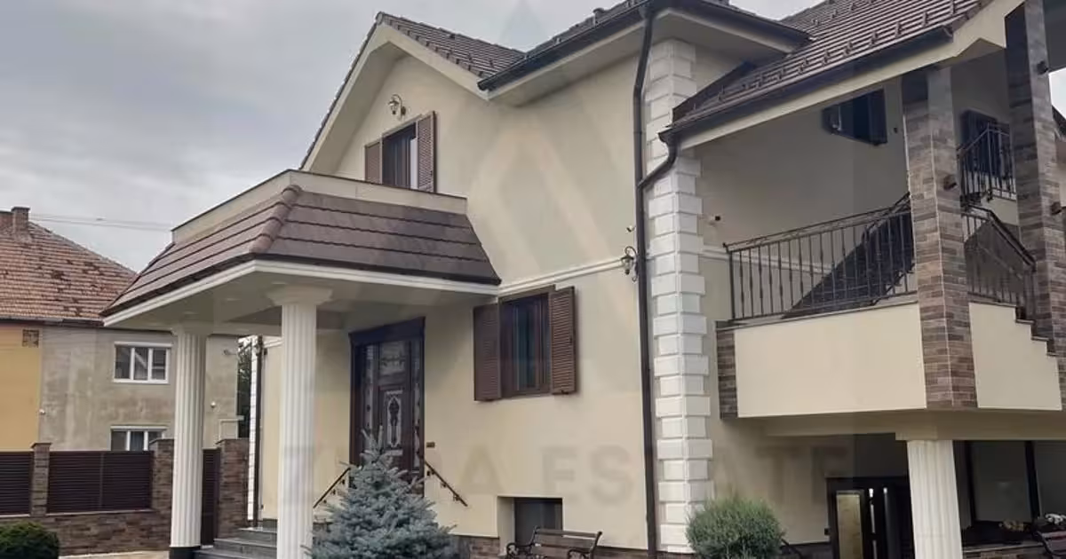 Casă individuală de vânzare cu 8 camere în zona Lazaret, Sibiu