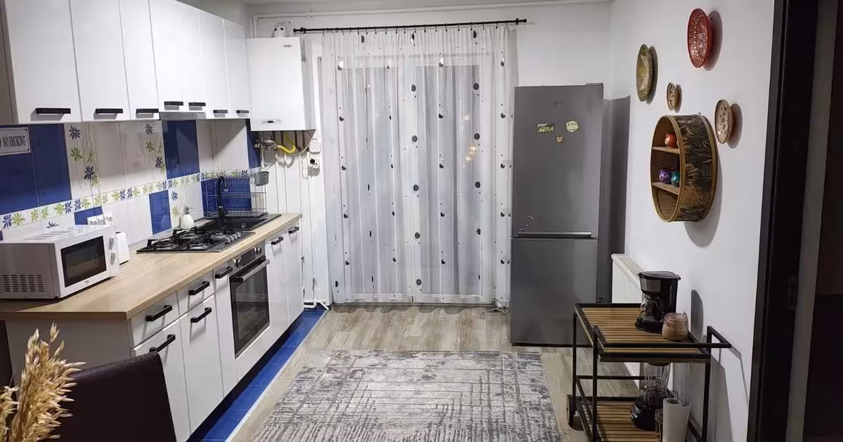 Apartament de vânzare cu 3 camere, mobilat în zona Vasile Aaron, Sibiu
