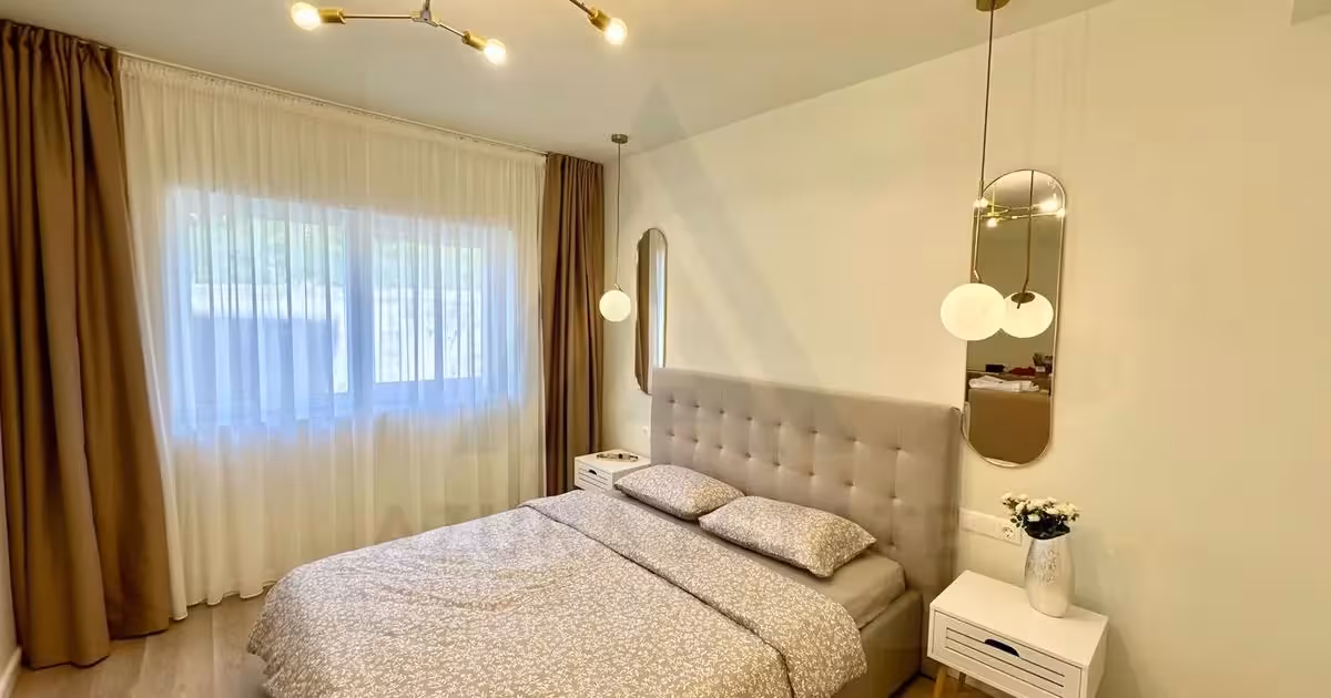 Apartament de vânzare cu 2 camere, mobilat în Cristian