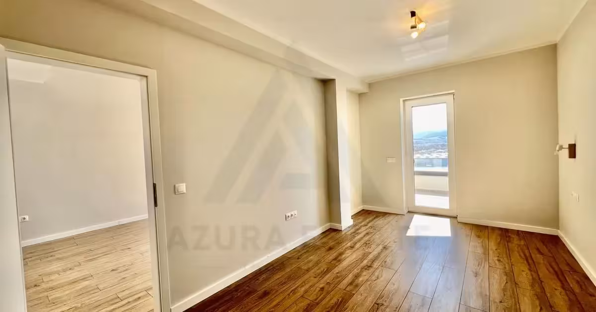 Apartament de vânzare cu 3 camere, mobilat în Cristian