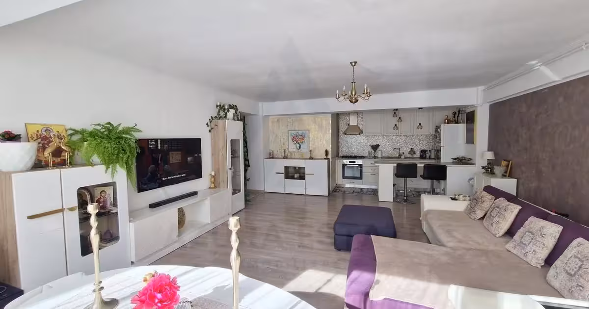 Apartament de vânzare cu 3 camere, mobilat în Șelimbăr