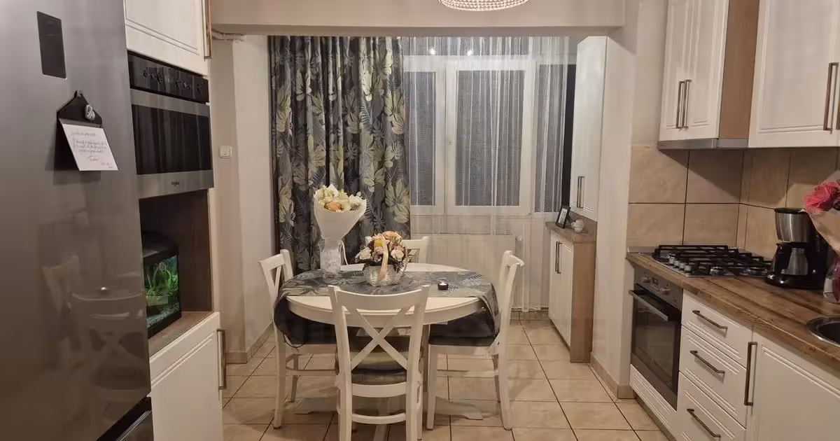 Apartament de vânzare cu 3 camere, mobilat în zona Vasile Aaron, Sibiu