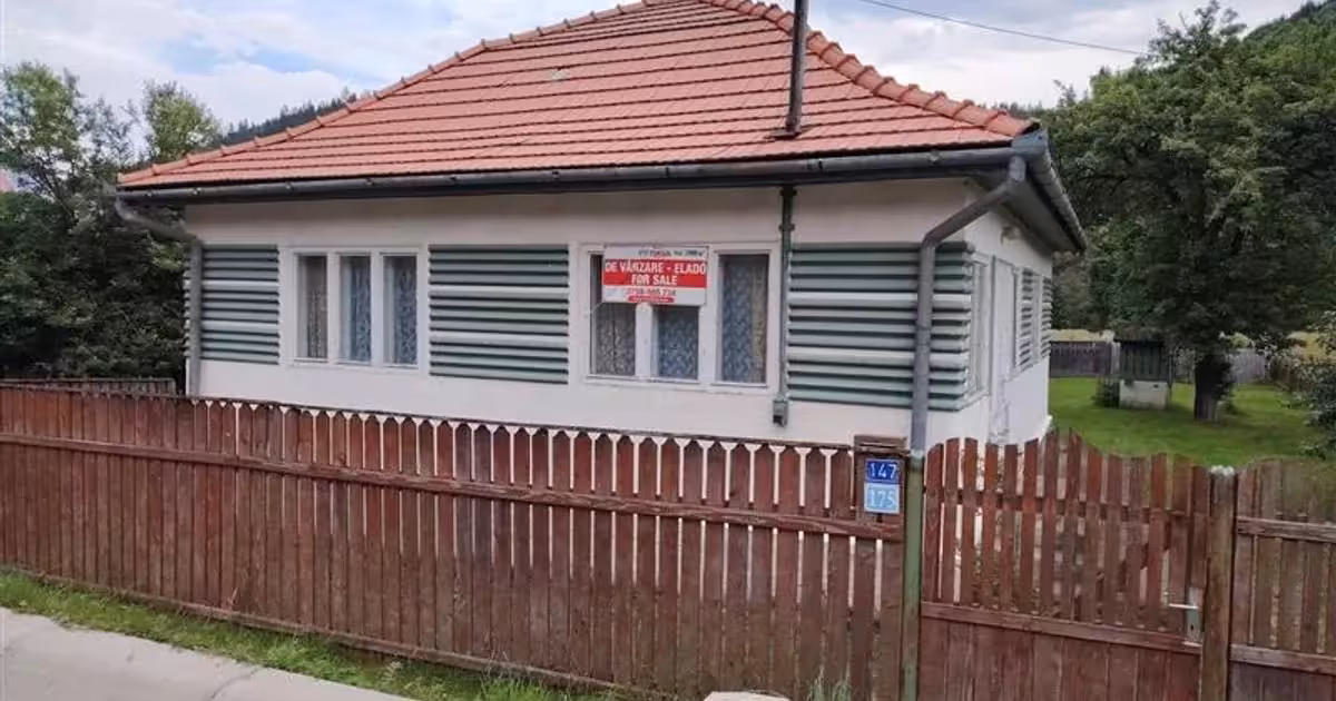 Casă individuală de vânzare cu 2 camere în Tulgheș