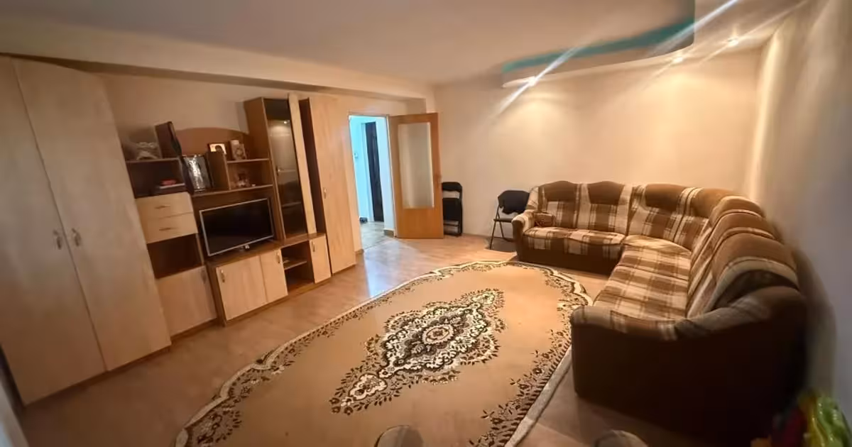 Apartament de vânzare cu 3 camere, mobilat în zona Dallas, Tulcea